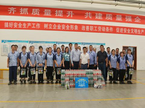 炎炎夏季，市总工会送清冷，丝丝关爱暖人心