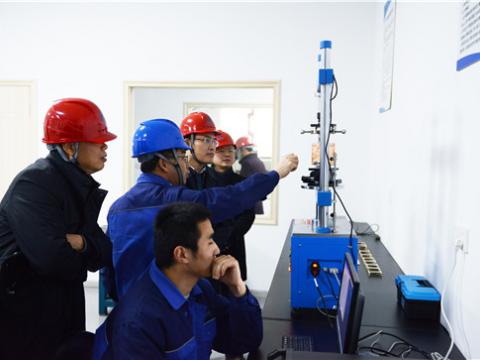 扬中市委常委孙健一行来bti体育参观“柴继涛劳模创新工作室”