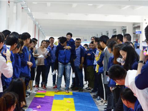 坚贞立志，永葆心灵，奋勇当先，不负青春